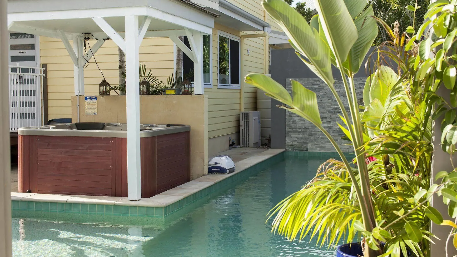 Hotel Aaron'S @ Byron Guesthouse Byron Bay